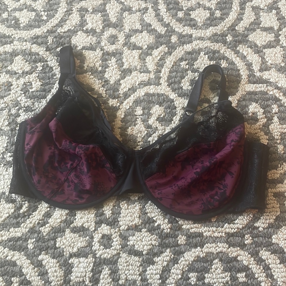 Unlined bra with lace details